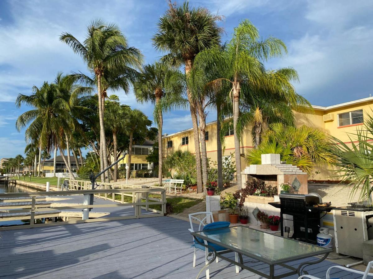 Hideaway Waterfront Resort Cape Coral Exteriör bild