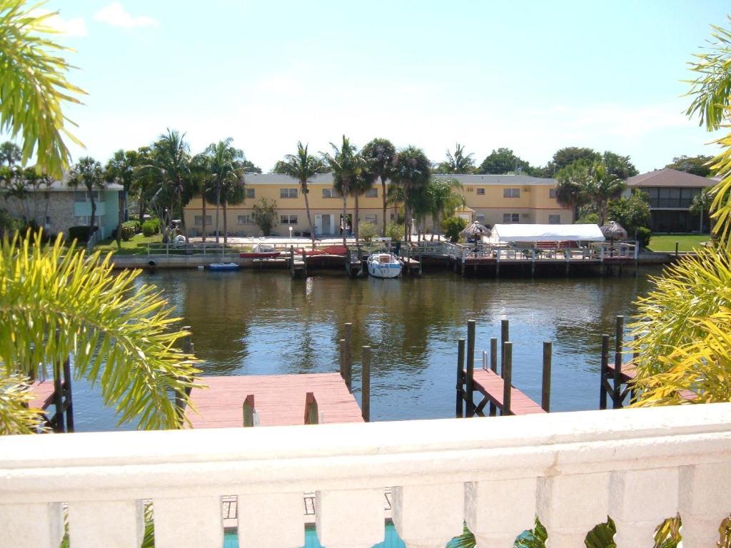 Hideaway Waterfront Resort Cape Coral Exteriör bild