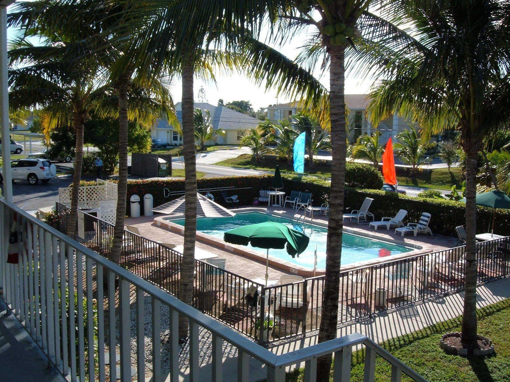 Hideaway Waterfront Resort Cape Coral Exteriör bild