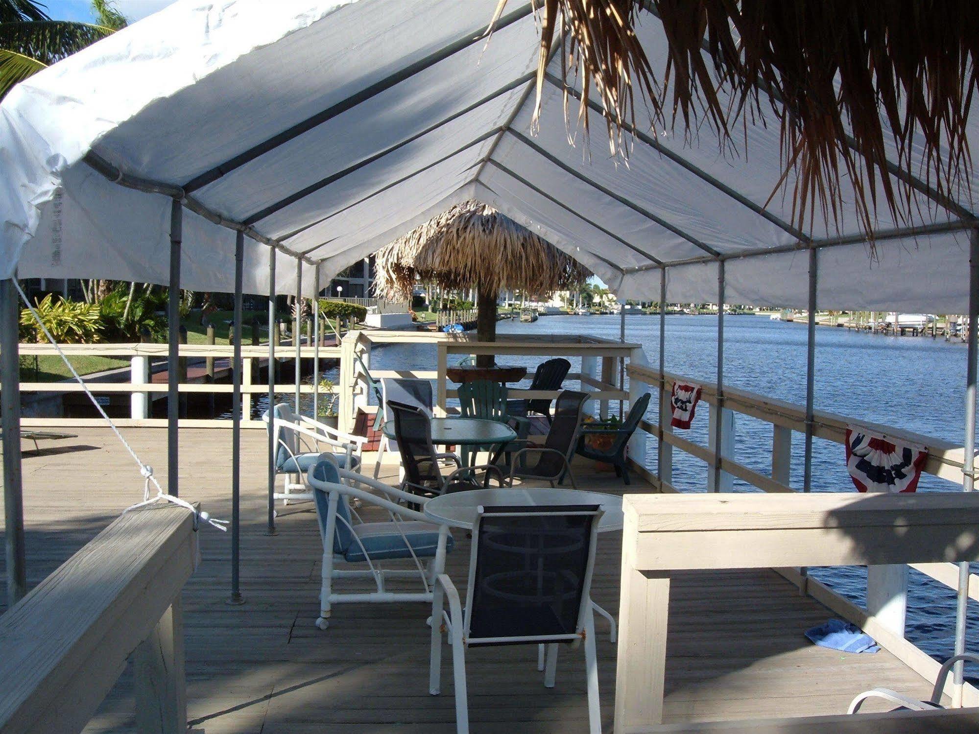 Hideaway Waterfront Resort Cape Coral Exteriör bild