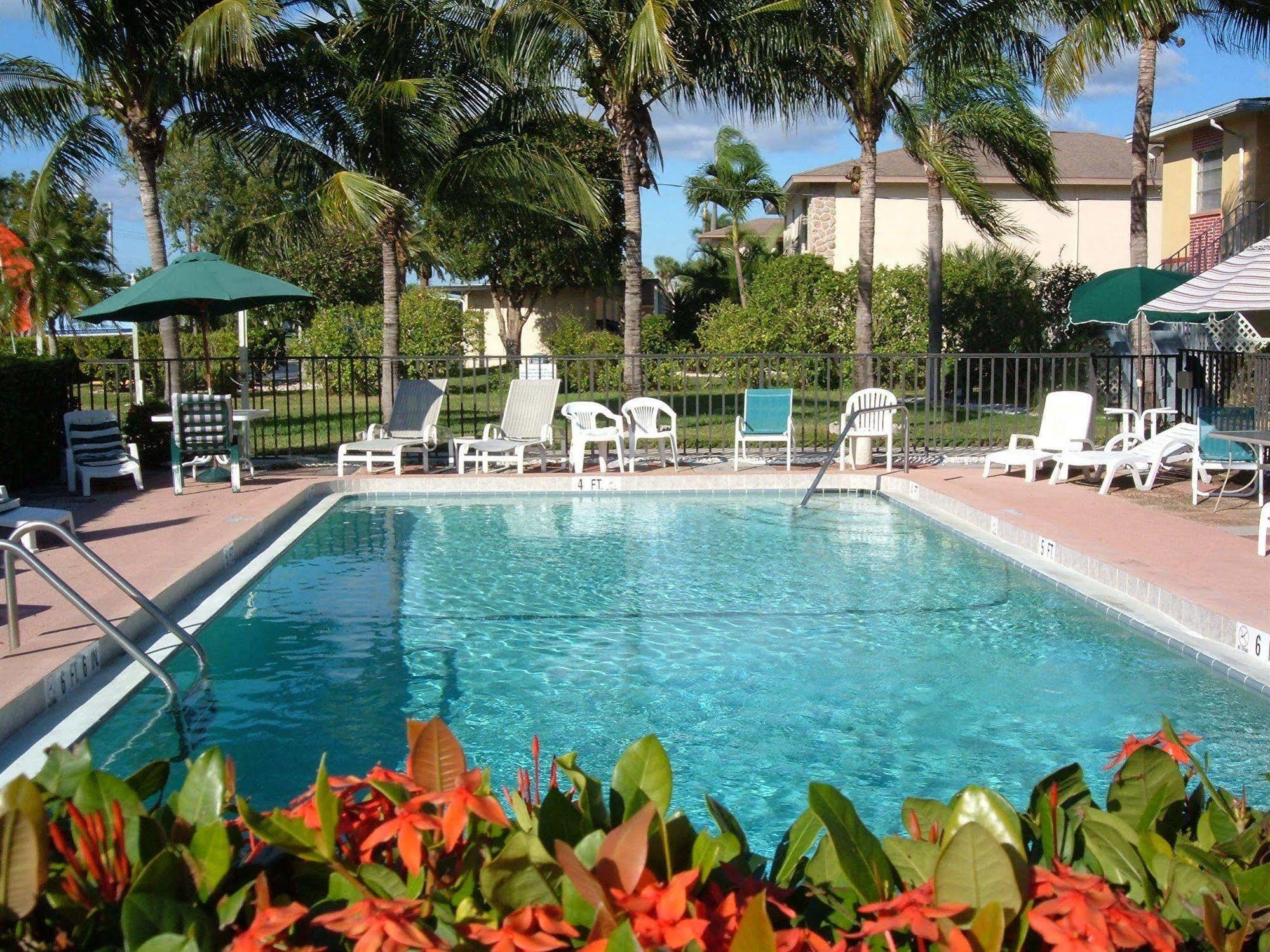 Hideaway Waterfront Resort Cape Coral Exteriör bild