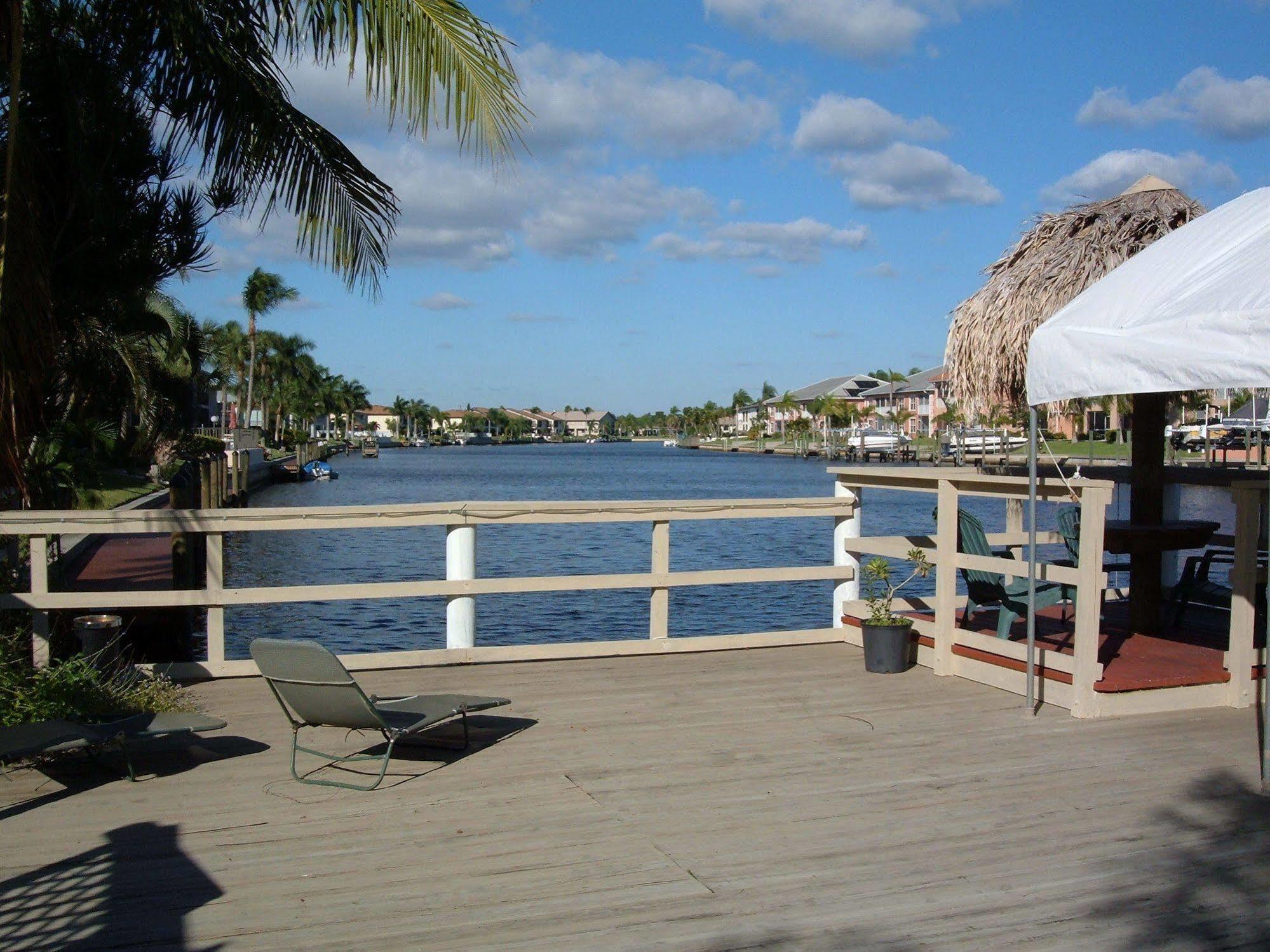 Hideaway Waterfront Resort Cape Coral Exteriör bild